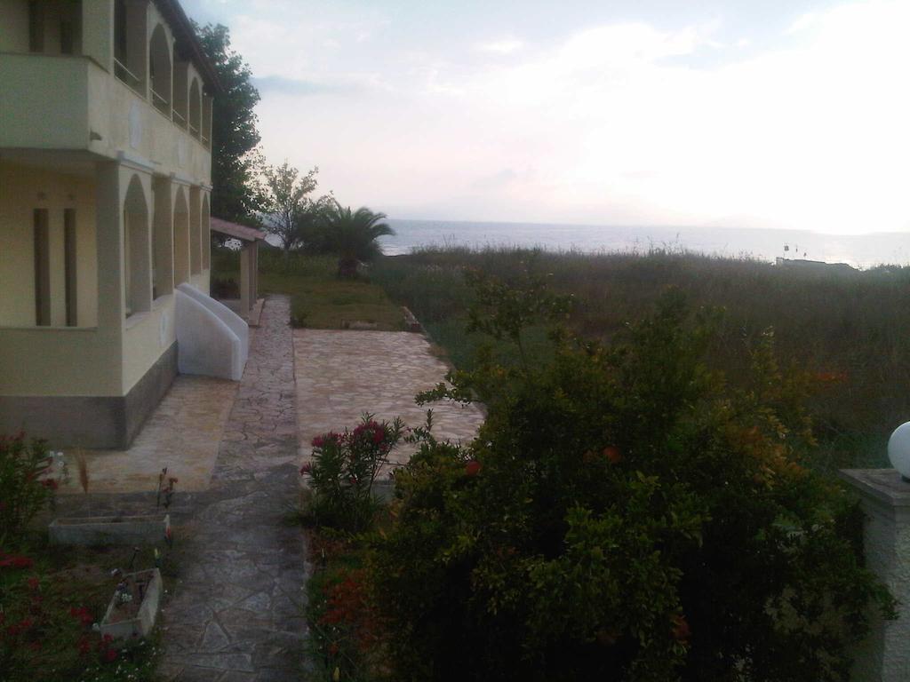 Virginia'S Beachfront Apartments Kávos Camera foto