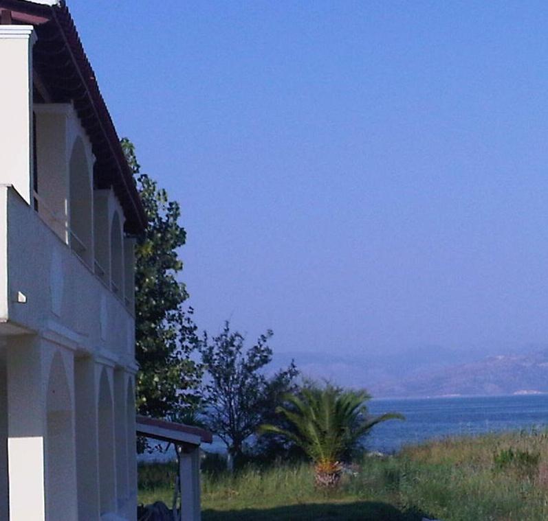 Virginia'S Beachfront Apartments Kávos Esterno foto