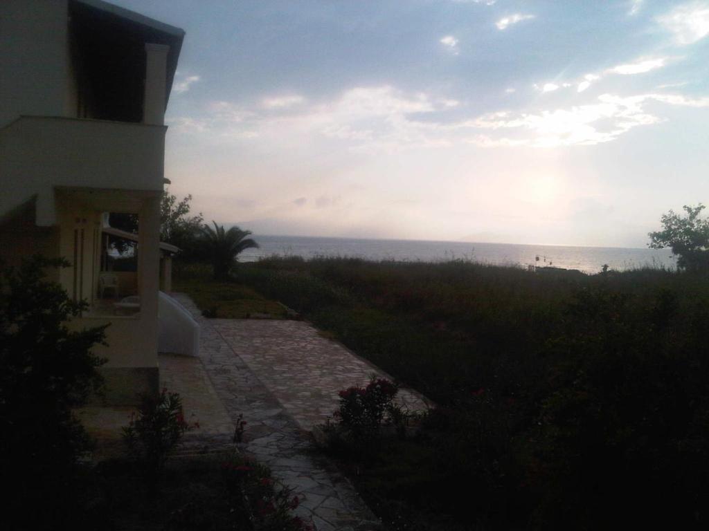 Virginia'S Beachfront Apartments Kávos Esterno foto