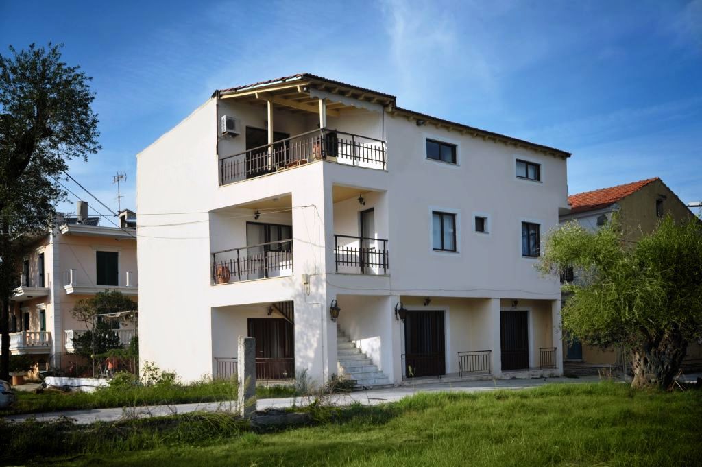 Virginia'S Beachfront Apartments Kávos Esterno foto